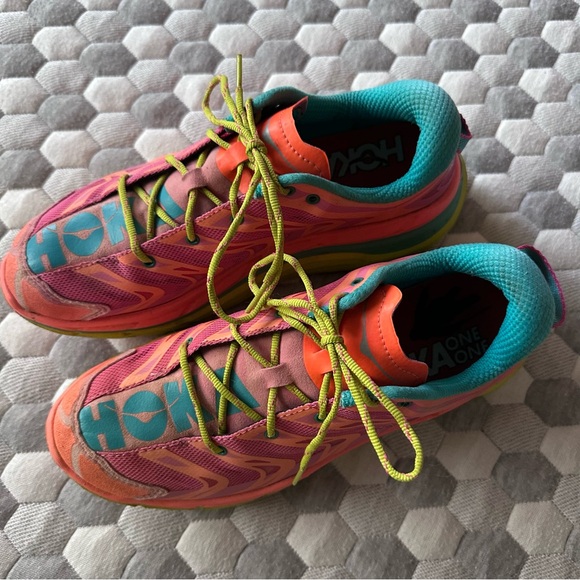 Hoka One One Speedgoat 9 EUC worn less than 20 miles - Picture 2 of 8